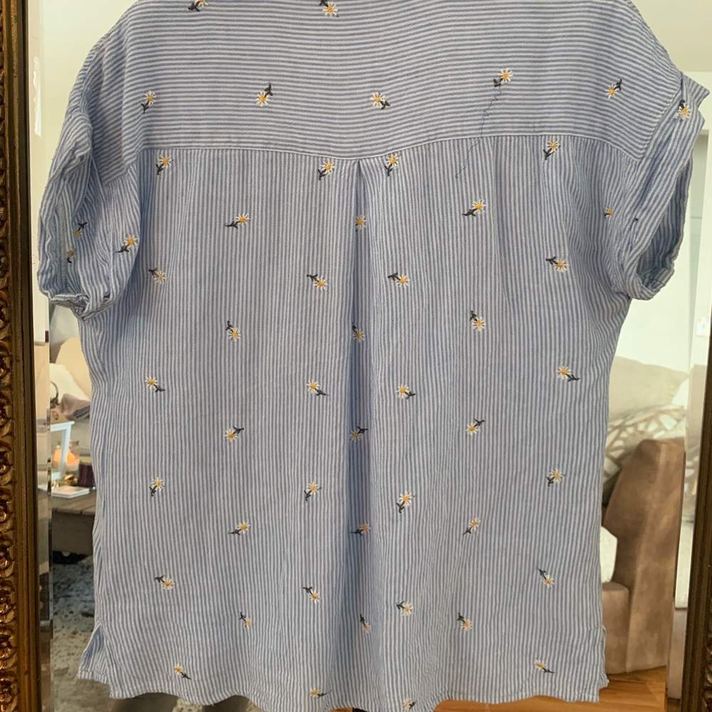 Francesca’s Button Down - Picture 2 of 3